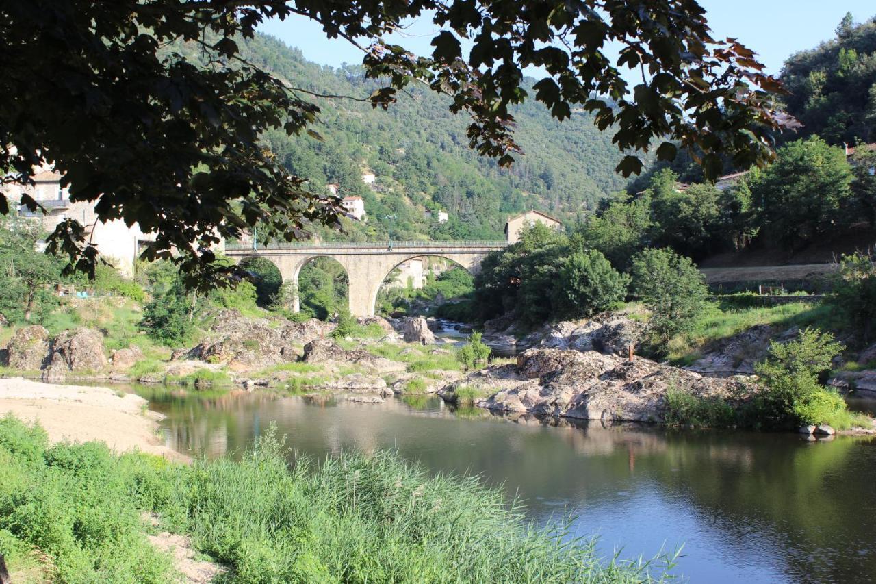 La Riveraine Et Les Bicyclettes Saint-Sauveur-de-Montagut 외부 사진
